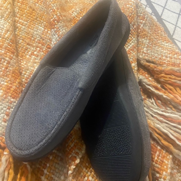 Kenneth Cole Reaction Gray Slippers - Picture 4 of 4